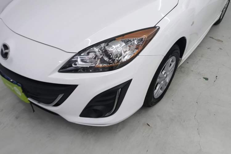 Used Mazda 3 2015 Hatchback 1.6L Manual Comfort Edition Left Front Headlight