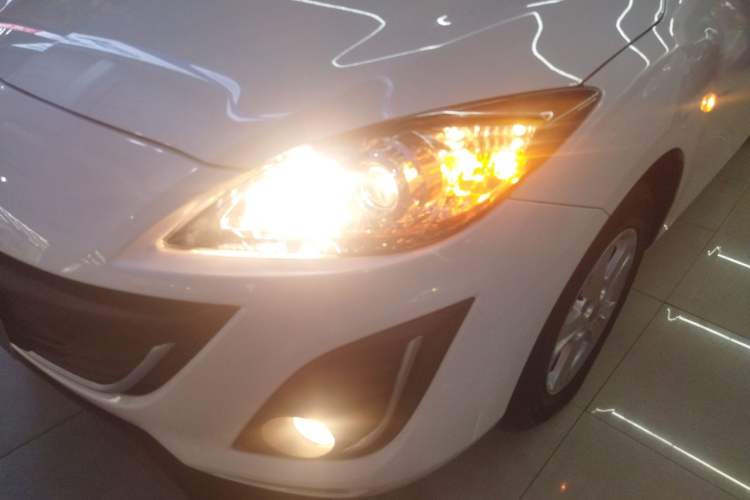 Used Mazda 3 2015 Hatchback 1.6L Automatic Elite Model Left Front Headlight