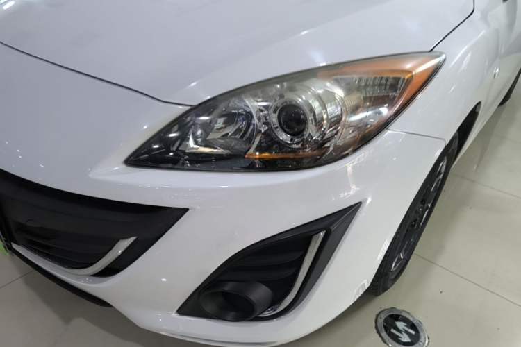 Used Mazda 3 2015 Sedan 1.6L Automatic Comfort Model Left Front Headlight