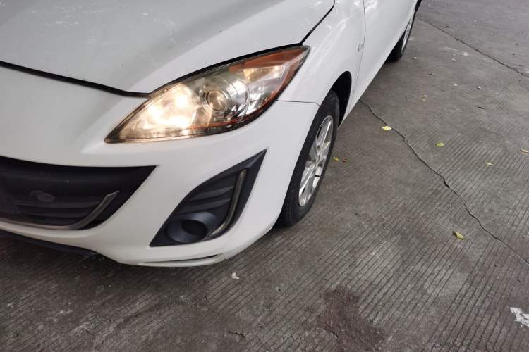 Used Mazda 3 2015 Sedan 1.6L Manual Comfort Model Left Front Headlight