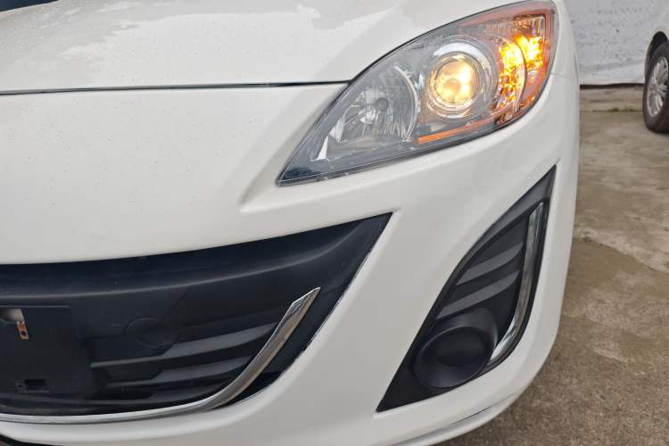 Used Mazda 3 2015 Sedan 1.6L Automatic Comfort Model Left Front Headlight