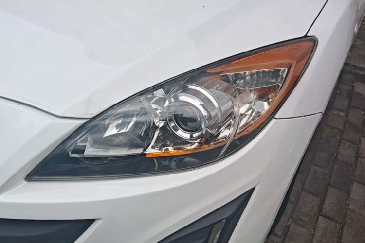 Used Mazda 3 2015 Sedan 1.6L Automatic Comfort Model Left Front Headlight