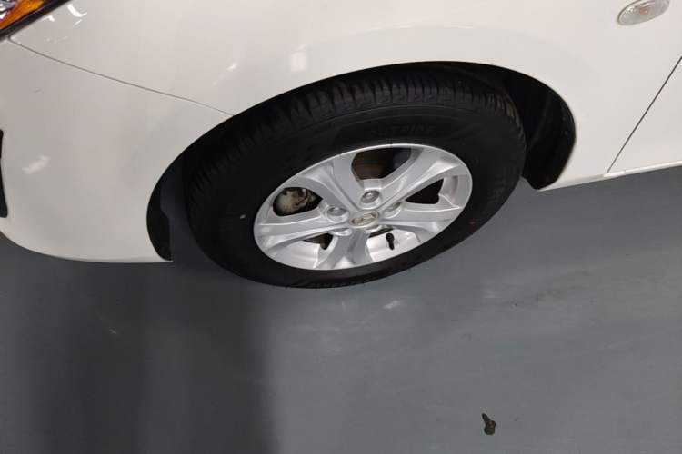 Used Mazda 3 2015 Sedan 1.6L Automatic Elite Model Left Front Wheel Hub