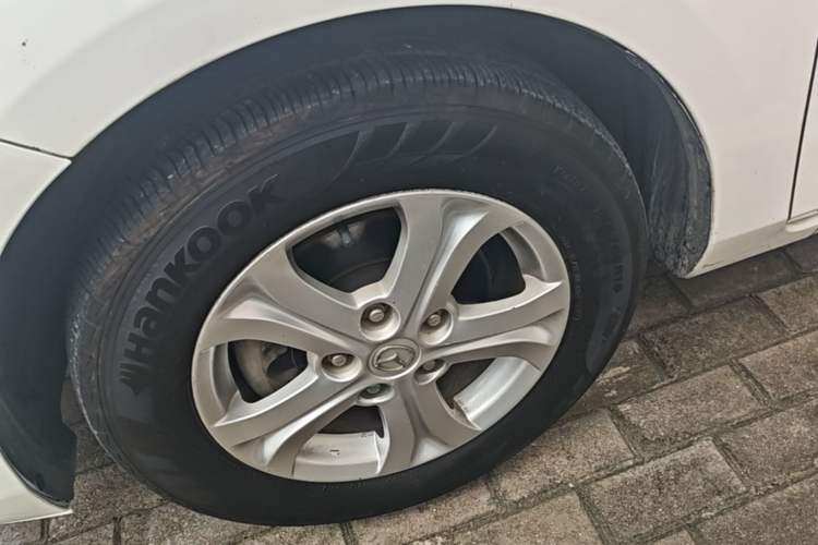 Used Mazda 3 2015 Sedan 1.6L Automatic Comfort Model Left Front Wheel Hub