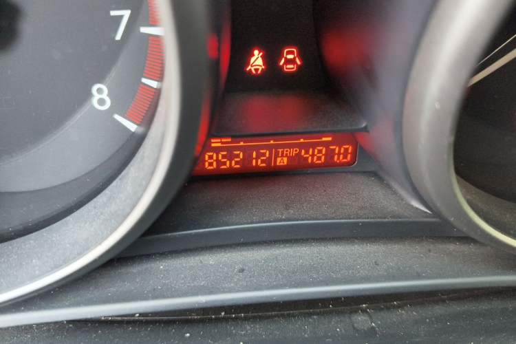 Used Mazda 3 2015 Hatchback 1.6L Manual Comfort Edition Odometer Close Up