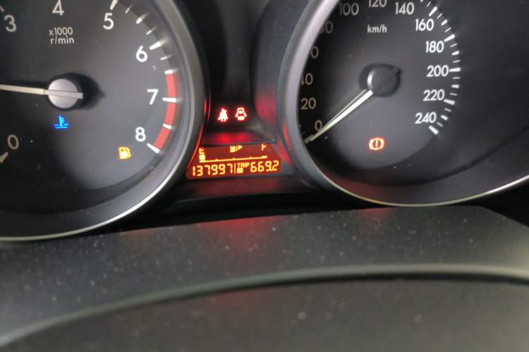 Used Mazda 3 2015 Hatchback 1.6L Manual Comfort Edition Odometer Close Up