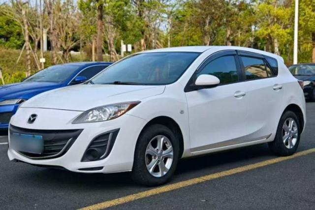 Used Mazda 3 2015 Hatchback 1.6L Manual Comfort Edition