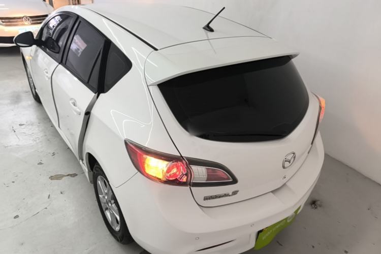Used Mazda 3 2015 Hatchback 1.6L Manual Comfort Edition Rear Left 45 Deg