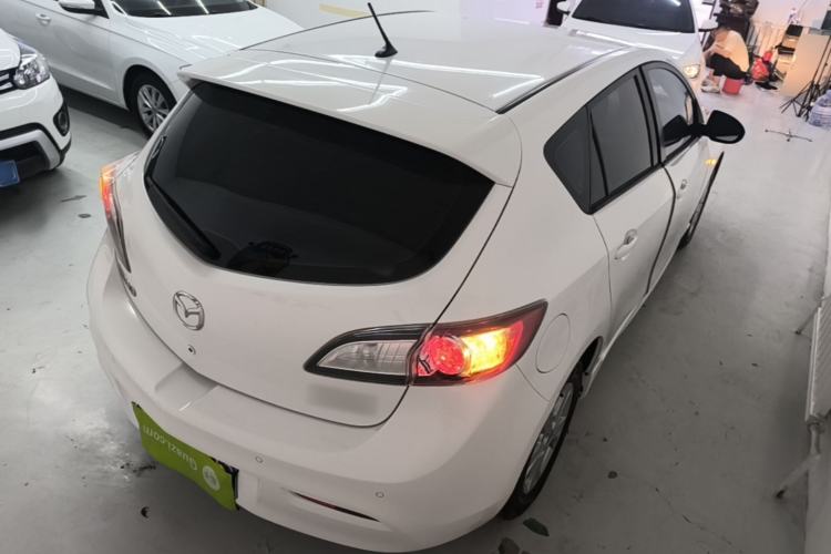 Used Mazda 3 2015 Hatchback 1.6L Manual Comfort Edition Rear Right 45 Deg