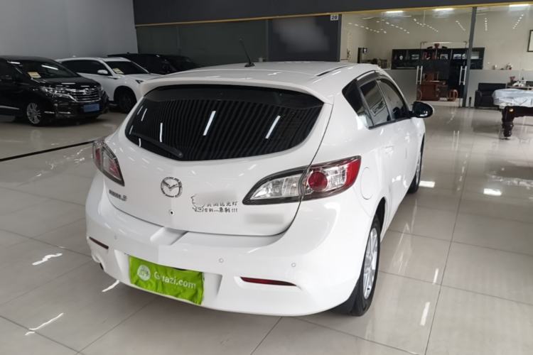 Used Mazda 3 2015 Hatchback 1.6L Manual Comfort Edition Rear Right 45 Deg