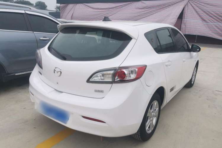 Used Mazda 3 2015 Hatchback 1.6L Manual Comfort Edition Rear Right 45 Deg