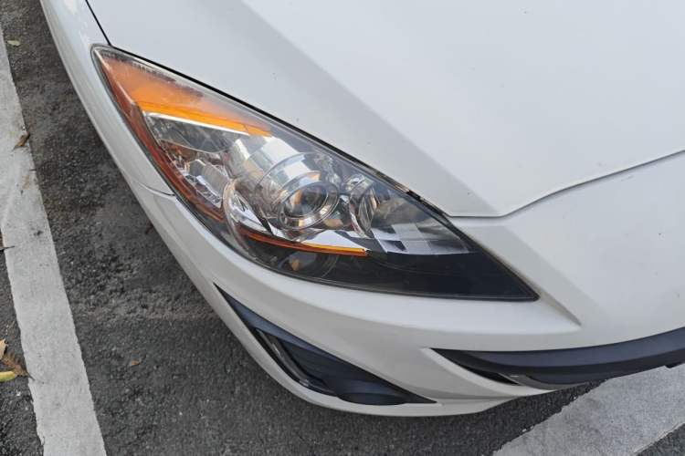 Used Mazda 3 2015 Sedan 1.6L Automatic Comfort Model Right Front Headlight