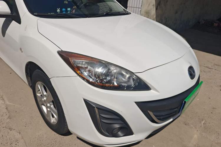 Used Mazda 3 2015 Sedan 1.6L Automatic Elite Model Right Front Headlight