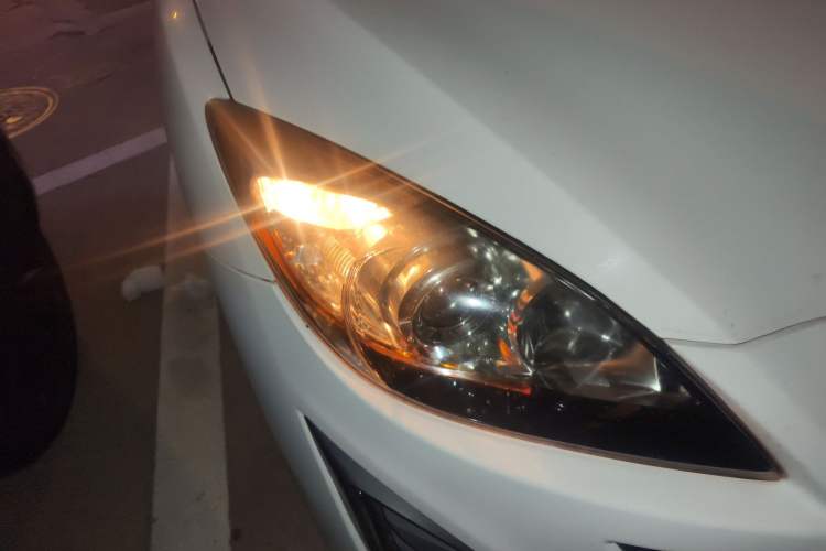 Used Mazda 3 2015 Sedan 1.6L Automatic Comfort Model Right Front Headlight