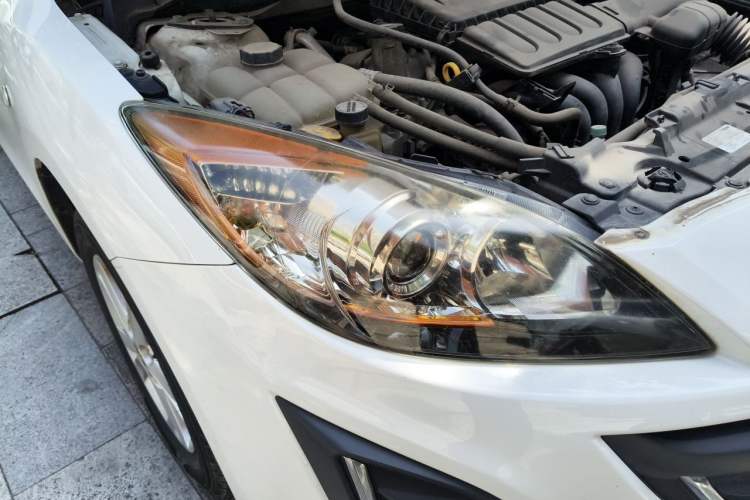 Used Mazda 3 2015 Hatchback 1.6L Manual Comfort Edition Right Front Headlight
