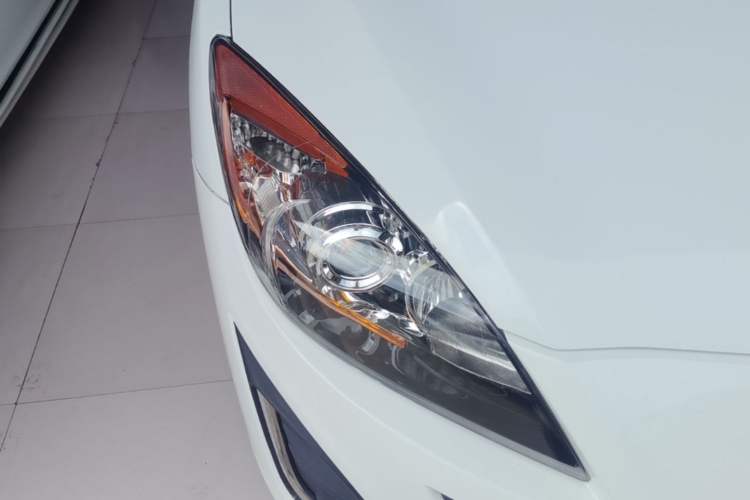 Used Mazda 3 2015 Sedan 1.6L Automatic Comfort Model Right Front Headlight