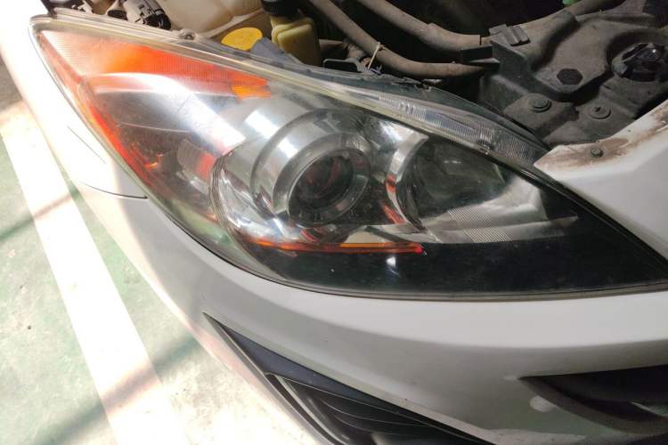 Used Mazda 3 2015 Sedan 1.6L Automatic Comfort Model Right Front Headlight