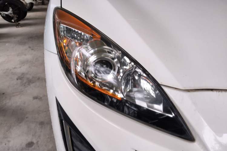 Used Mazda 3 2015 Hatchback 2.0L Automatic Sport Model Right Front Headlight