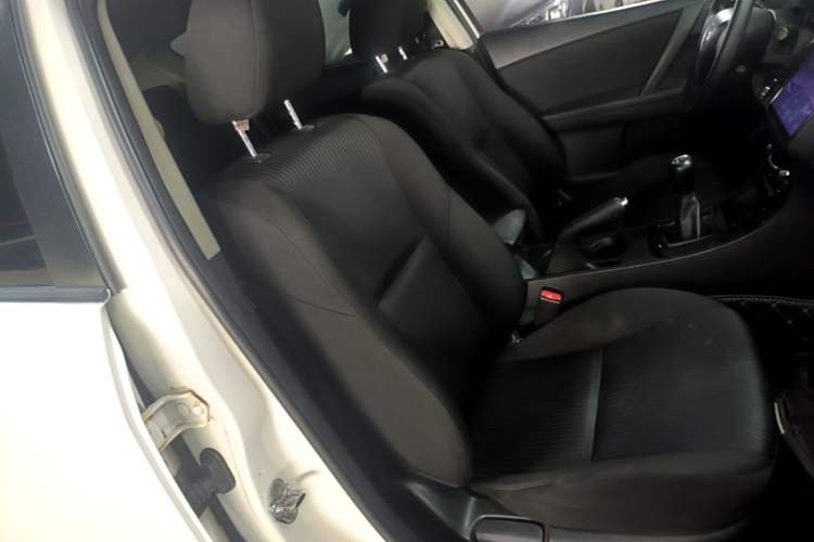 Used Mazda 3 2015 Hatchback 1.6L Manual Comfort Edition Right Front Seat
