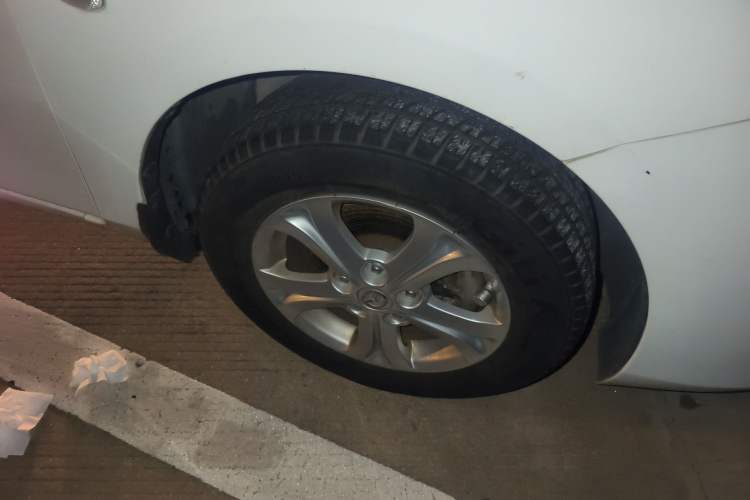 Used Mazda 3 2015 Sedan 1.6L Automatic Comfort Model Right Front Wheel Hub