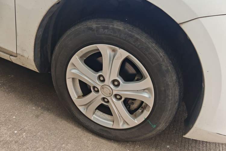 Used Mazda 3 2015 Sedan 1.6L Automatic Elite Model Right Front Wheel Hub