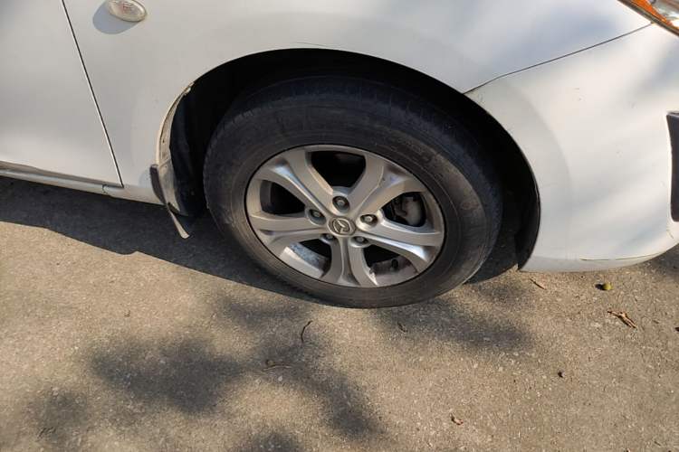 Used Mazda 3 2015 Sedan 1.6L Automatic Comfort Model Right Front Wheel Hub