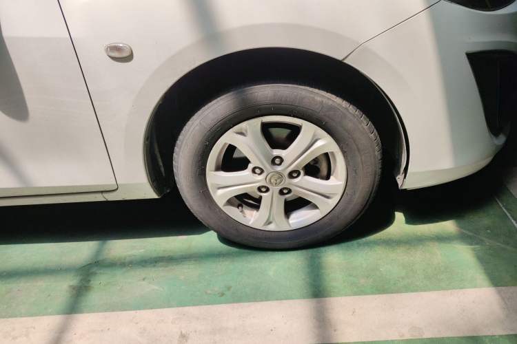 Used Mazda 3 2015 Sedan 1.6L Automatic Comfort Model Right Front Wheel Hub
