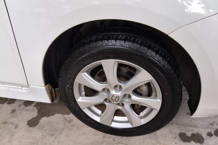Used Mazda 3 2015 Hatchback 2.0L Automatic Sport Model Right Front Wheel Hub