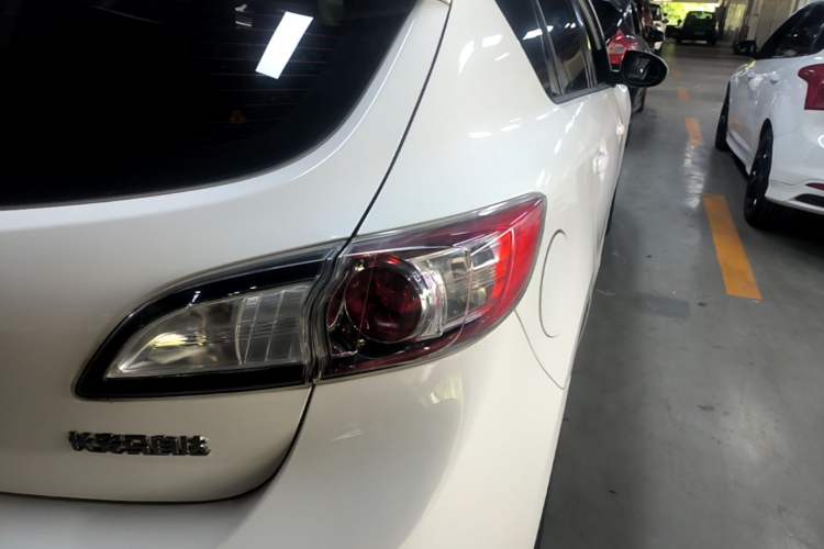 Used Mazda 3 2015 Hatchback 1.6L Manual Comfort Edition Right Rear Taillight