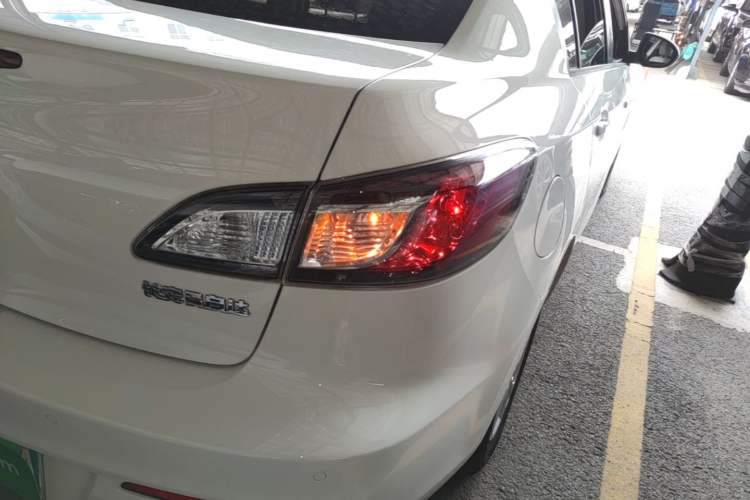 Used Mazda 3 2015 Sedan 1.6L Automatic Comfort Model Right Rear Taillight