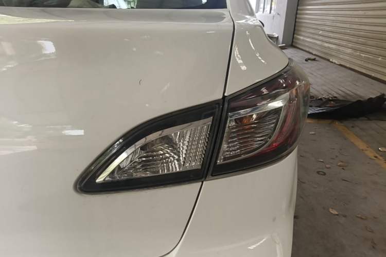 Used Mazda 3 2015 Sedan 1.6L Automatic Comfort Model Right Rear Taillight