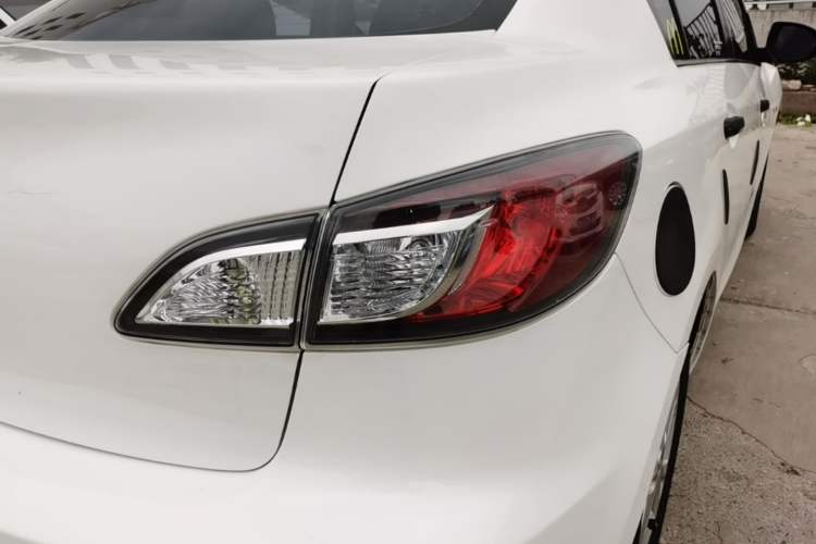 Used Mazda 3 2015 Sedan 1.6L Automatic Comfort Model Right Rear Taillight