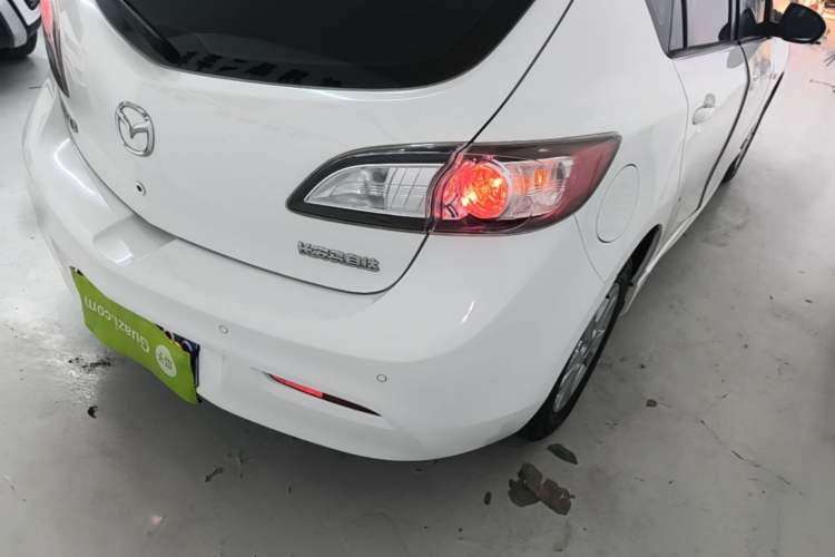 Used Mazda 3 2015 Hatchback 1.6L Manual Comfort Edition Right Rear Taillight