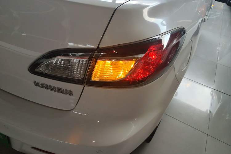 Used Mazda 3 2015 Sedan 1.6L Automatic Comfort Model Right Rear Taillight