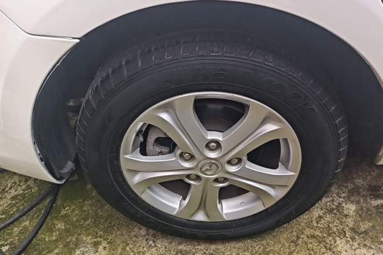 Used Mazda 3 2015 Sedan 1.6L Automatic Comfort Model Right Rear Wheel Hub