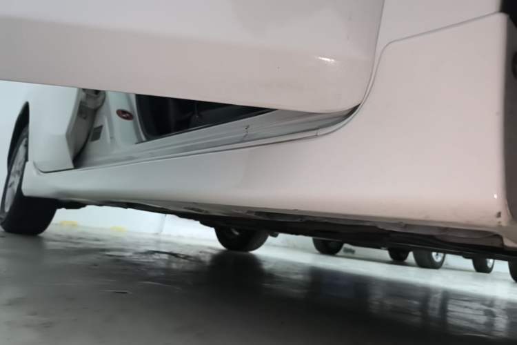 Used Mazda 3 2015 Hatchback 1.6L Manual Comfort Edition Right Side Sill