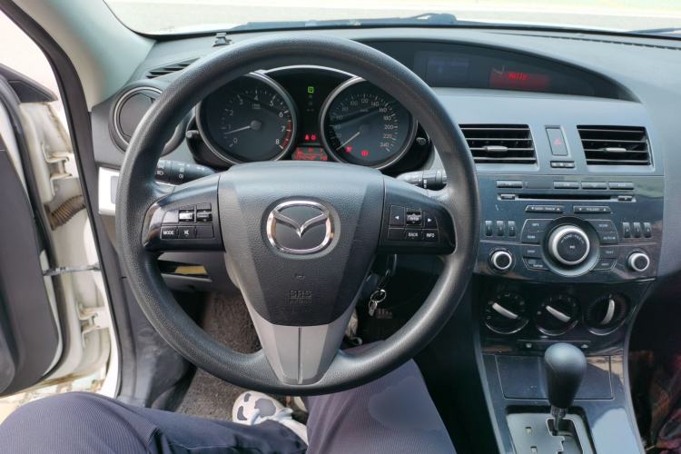 Used Mazda 3 2015 Hatchback 1.6L Automatic Elite Model Steering Wheel