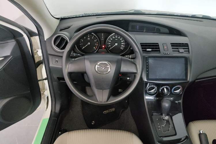 Used Mazda 3 2015 Sedan 1.6L Automatic Comfort Model Steering Wheel