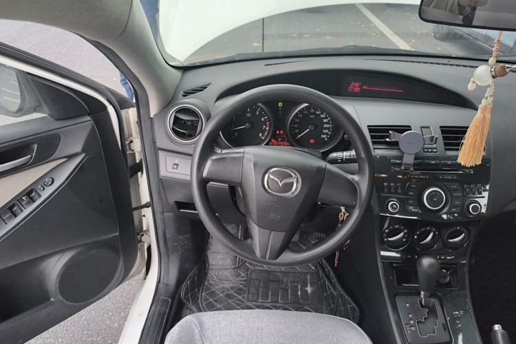 Used Mazda 3 2015 Sedan 1.6L Automatic Comfort Model Steering Wheel