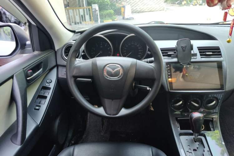 Used Mazda 3 2015 Sedan 1.6L Automatic Comfort Model Steering Wheel