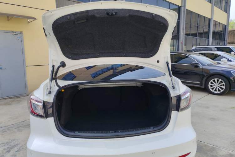 Used Mazda 3 2015 Sedan 1.6L Automatic Comfort Model Trunk