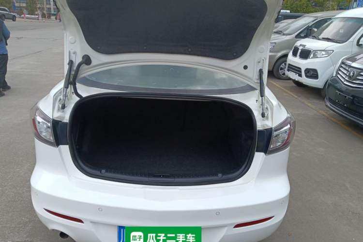Used Mazda 3 2015 Sedan 1.6L Manual Comfort Model Trunk