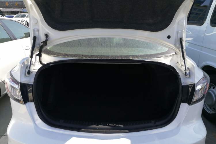 Used Mazda 3 2015 Sedan 1.6L Automatic Elite Model Trunk