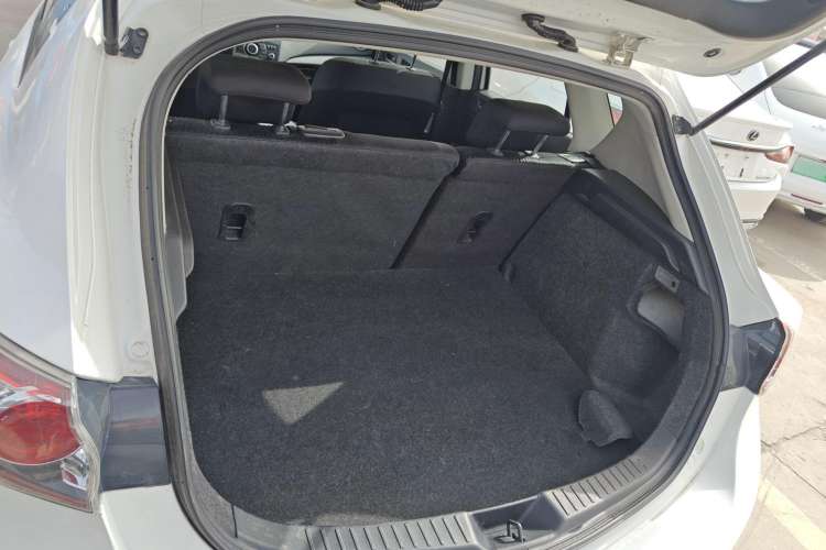 Used Mazda 3 2015 Hatchback 1.6L Automatic Elite Model Trunk