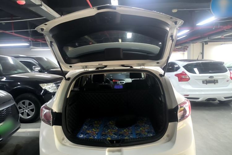 Used Mazda 3 2015 Hatchback 1.6L Manual Comfort Edition Trunk