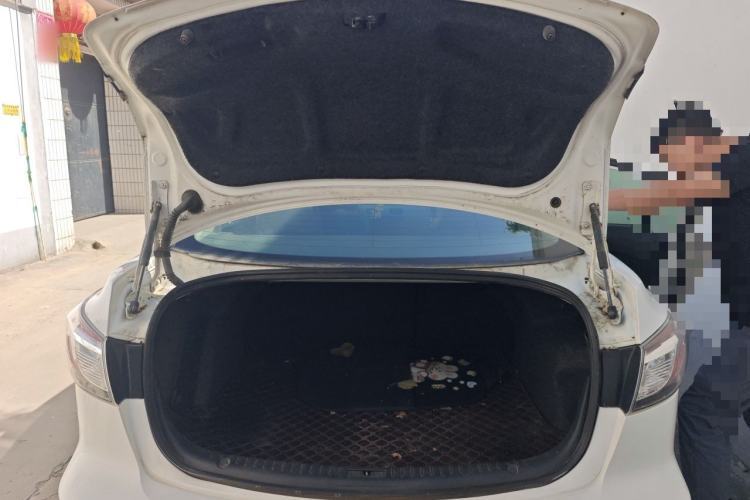 Used Mazda 3 2015 Sedan 1.6L Automatic Elite Model Trunk