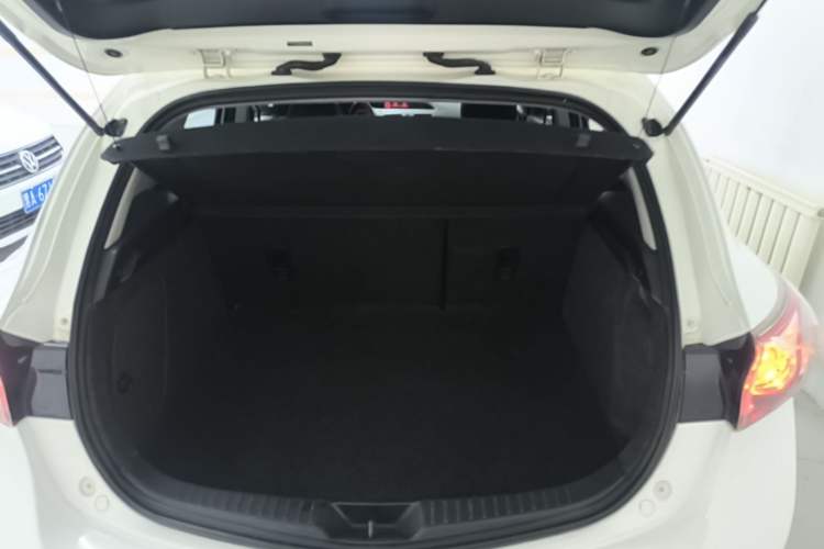 Used Mazda 3 2015 Hatchback 1.6L Manual Comfort Edition Trunk