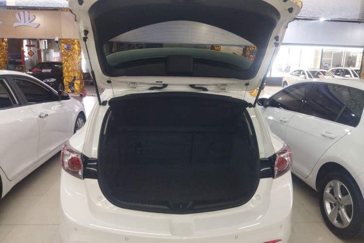 Used Mazda 3 2015 Hatchback 1.6L Automatic Elite Model Trunk