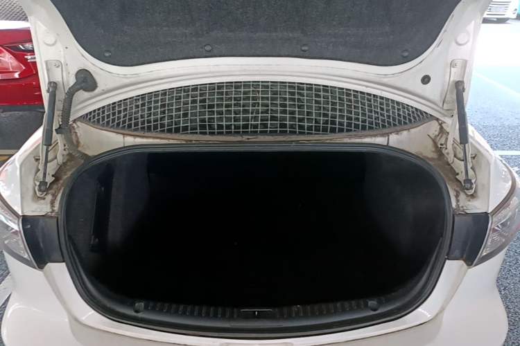 Used Mazda 3 2015 Sedan 1.6L Automatic Elite Model Trunk
