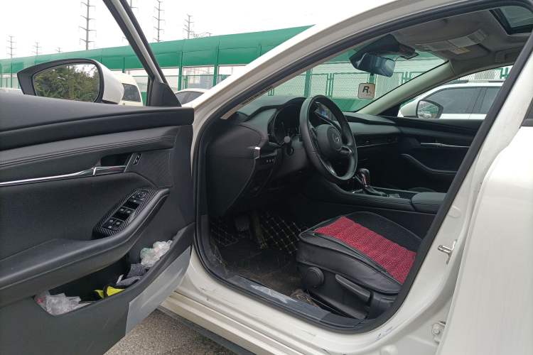 Used Mazda 3 Axela 2021 2.0L Automatic ZhiXuan Edition Driver Seat